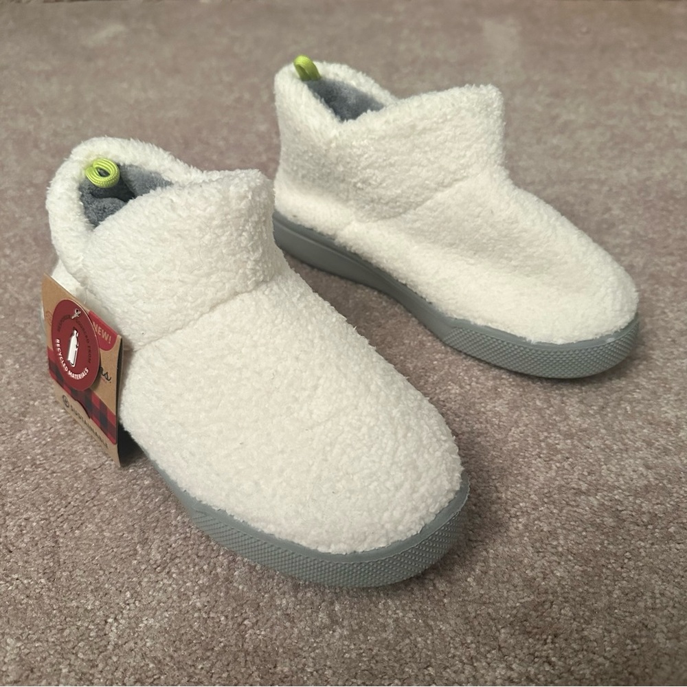 Dearfoams- Women’s White Slipper Boot- SIZE Small US 5-6